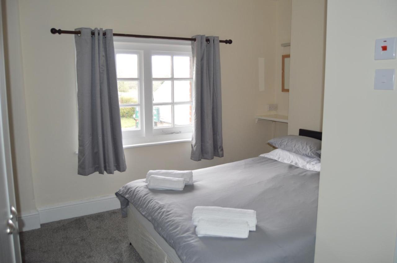 The Rose & Crown Hotel Bulford Buitenkant foto