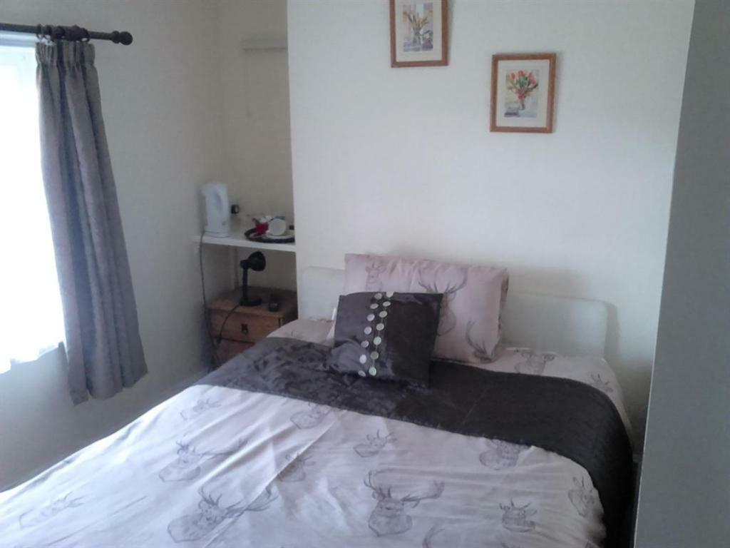 The Rose & Crown Hotel Bulford Buitenkant foto